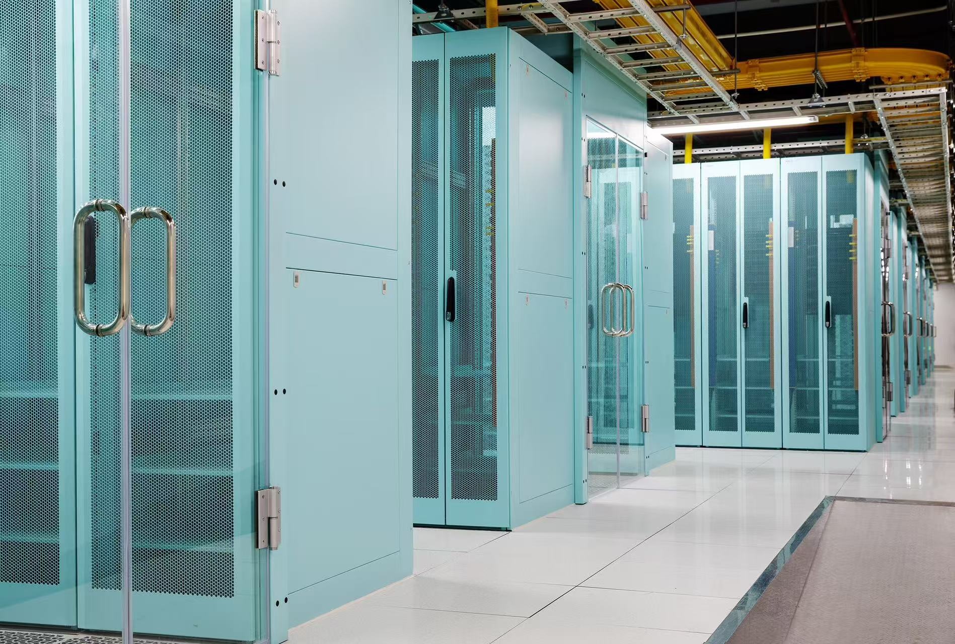 北京服务器托管，北京酒仙桥M8机房，服务器托管2026开年大促!